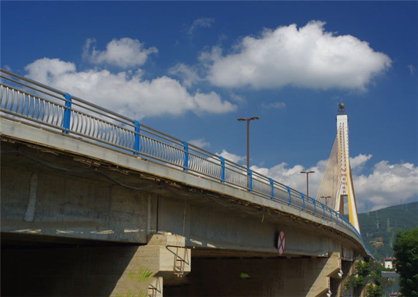 昌平304不锈钢桥梁护栏：安全、耐用与美观的完美结合