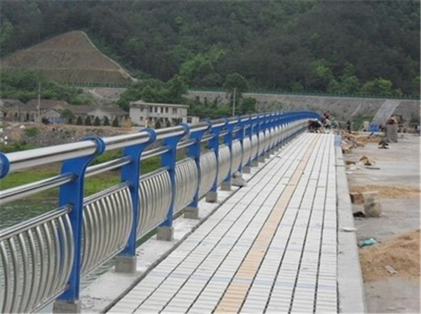 昌平不锈钢桥梁护栏是一种什么材质的护栏